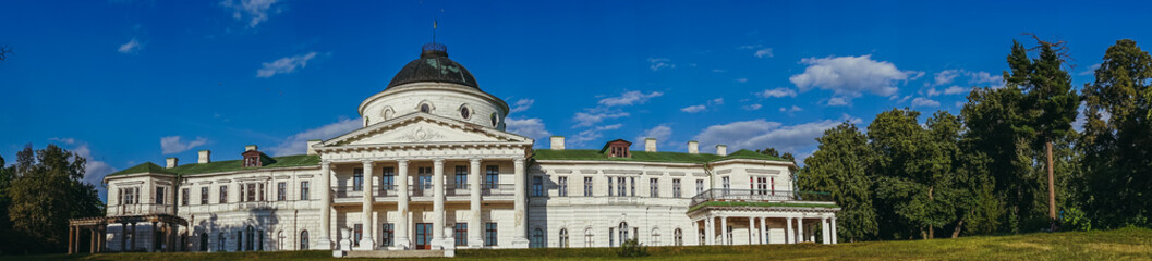 Journey. Palace and park ensemble. Kachanovka. Ukraine