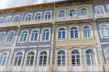 Fototapeta na wymiar Façades colorées de Guimarães, Portugal