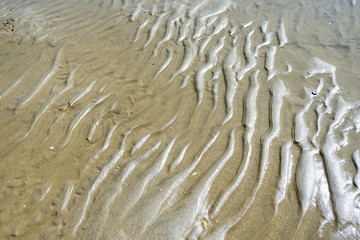 Marcas de agua en arena de playa