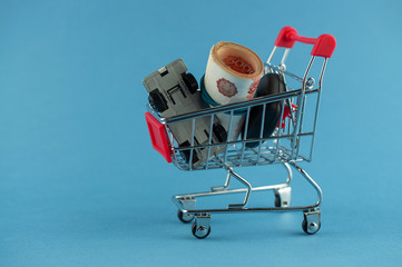 grocery cart on the money, Russian money, five thousand rubles, the background image