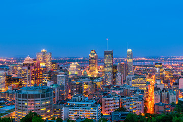 Skyline of Montreal Canada at Dusk  - obrazy, fototapety, plakaty