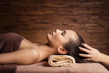 Fotobehang Masseur doing massage the head and hair for an woman in spa salon © Valua Vitaly