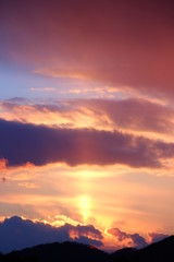 Fototapeta premium 夕焼け 太陽柱