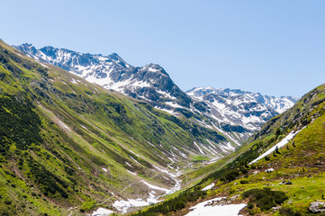 Fototapeta na wymiar Flüela, Flüelatal, Flüelapass, Passstrasse, Alpen, Bergstrasse, Schneeschmelze, Engadin, Graubünden, Sommer, Schweiz