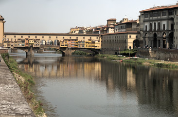 Naklejka premium View of the Arno and the Ponte Vecchion in Florence, Tuscany