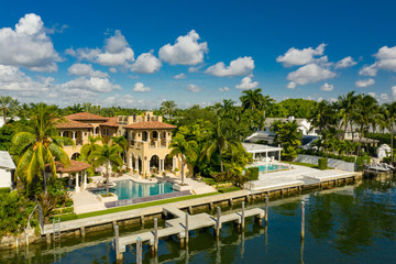 Obraz premium Luxury Miami Beach real estate aerial photography