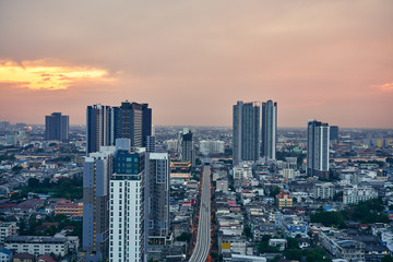 Fototapeta premium Scenic sunset in Bangkok city downtown cityscape