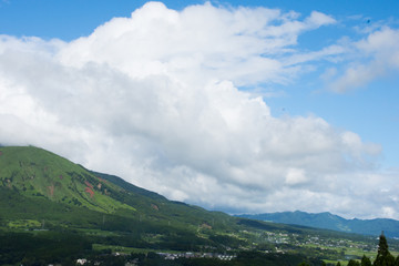 Fototapeta premium 雲のかかる山