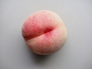 한국의 신선한 유기농 과일 복숭아 