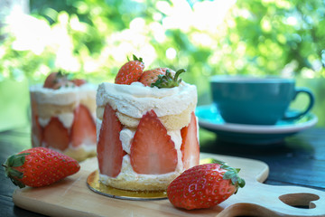Strawberry cake with cream
