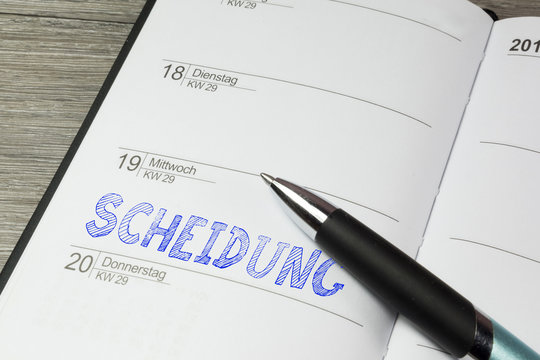 Ein Kalender und Termin für die Scheidung