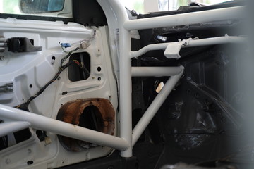 Race car's roll cage design