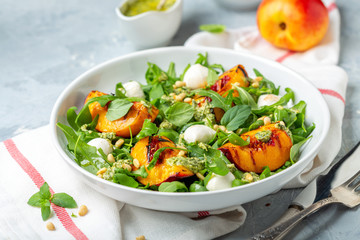 Salad with nectarines and peppermint pesto sauce.