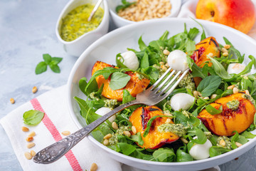 Salad with grilled nectarines, arugula and pesto.
