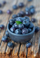 fresh blueberries in a black bowl