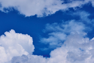 Obraz premium Clouds on the blue sky.