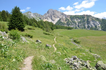 Chemin randonnée vers le Sanctuaire de Notre-Dame des Vernettes
