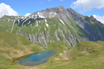 Fototapeta na wymiar lac Esola Randonnée des 5 lacs forclaz 
