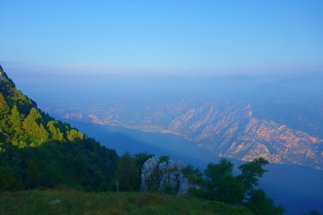 Obraz premium Sunrise from the top of Lago di Garda - beautiful emerald alpine lake located in the north of Italy, South Tyrol