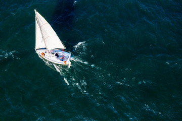 Barca a vela - vista aerea