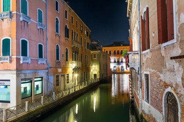 Fototapeta na wymiar small Canal at night, Venice