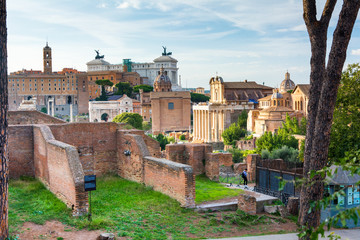 Obraz premium View of the park Orti Farnesiani sul Palatino in Rome