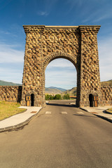 Fototapeta na wymiar Yellowstone arch
