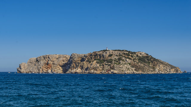 Las islas Medas (en catal&aacute;n: Illes Medes) son un archipi&eacute;lago situado en el mar Mediterr&aacute;neo formado por unas siete islas peque&ntilde;as y algunos islotes