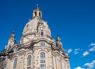 Fototapeta na wymiar Bauwerk der Frauenkirche in Dresden