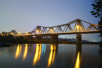 Obraz premium Sunset at Long Bien birdge, Hanoi, Vietnam