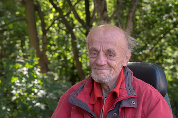 Alter Mann über 70 Jahre alt Portrait