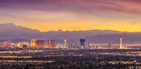 Photo sur Aluminium Las Vegas Vue panoramique sur le paysage urbain de Las Vegas au coucher du soleil au Nevada