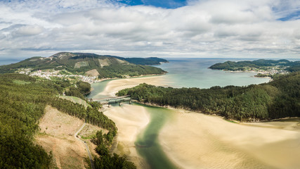 Fototapeta na wymiar Panoramica aerea de la Ria do Barqueiro