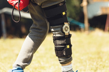 Fusion Knee Brace DYNAMIC KNEE BRACE controls flexion degree of the knee joint through a multi-point fixation system to allow motion or immobilization to the knee use on patients orthopedic problems