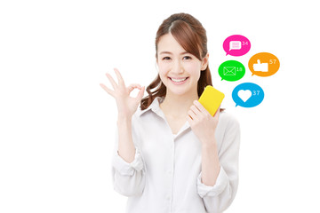 女性　スマートフォン