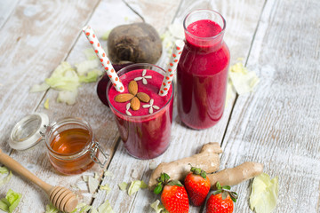 smoothies with beetroot, strawberries, ginger and honey