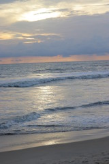 Obraz premium Waves in the beach in a cool day
