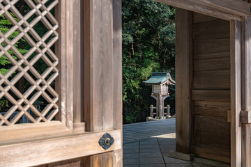 新潟 弥彦神社 境内の石灯籠