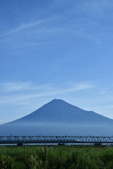 Fototapeta premium 富士山と新幹線