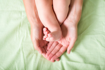 newborn legs in mom's hands