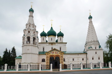 Fototapeta na wymiar The Church of Elijah the Prophet in Yaroslavl, Russia 
