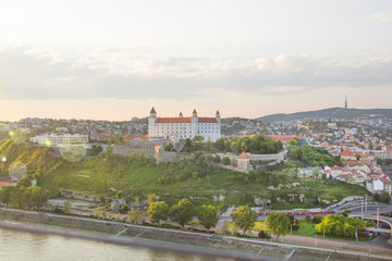 Obraz premium Beautiful view of the Bratislava castle on the banks of the Danube in the old town of Bratislava, Slovakia on a sunny summer day.