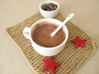 Roasted cocoa beans and hot chocolate without emulsifiers