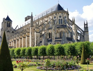 Obraz premium Vue arrière de la cathédrale Saint-Etienne de Bourges, Cher, France