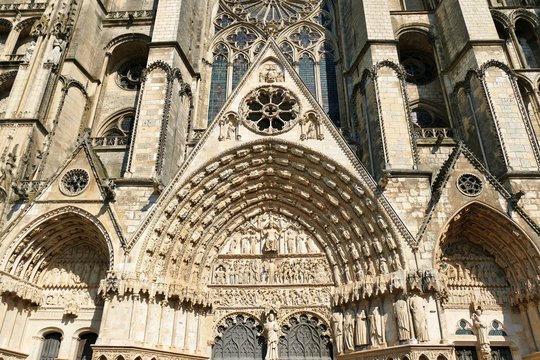 Les trois porches centraux de la cath&eacute;dral Saint-Etienne de Bourges, Cher, France