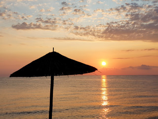 wschód słońca nad morzem © michalsen