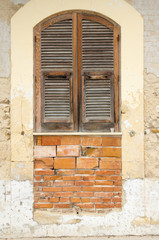 windows and door entrance on the streets of Syracuse.