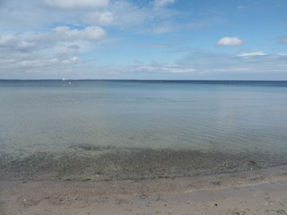 Obraz premium Timmendorfer Strand – Strand, Strandkörbe und Seebrücke