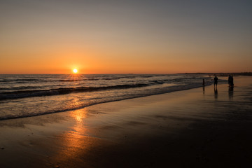 Fototapeta premium Sunset on the beach of La Barrosa, Sancti Petri, Cádiz, Spain
