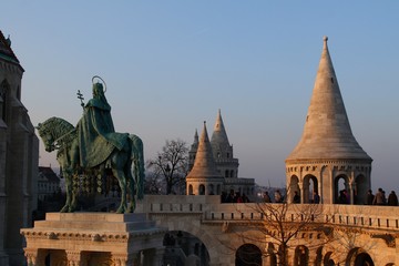 tramonto sui bastioni di budapest
